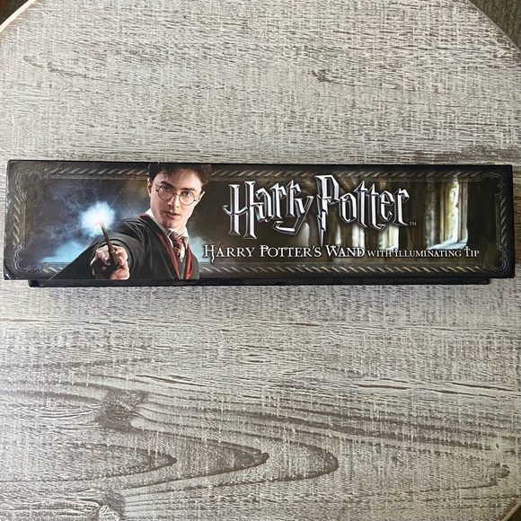Harry Potter’s Wand With Illuminating Tip The Noble Collection Like New in Box - Picture 6 of 8